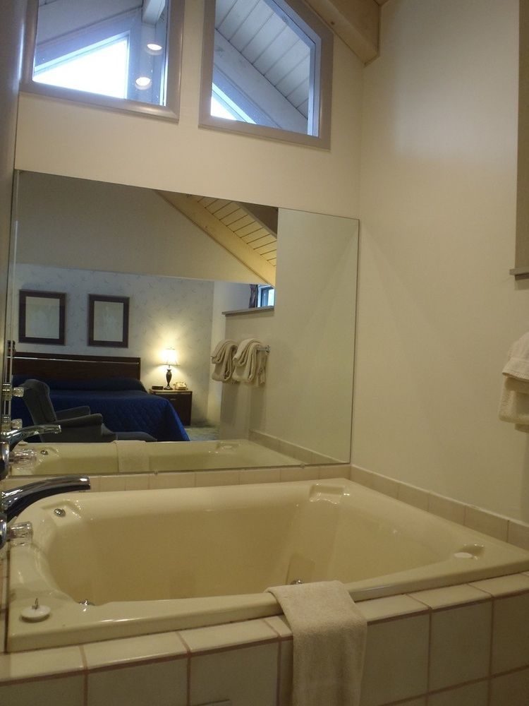 Eagle Village Hotel 3*